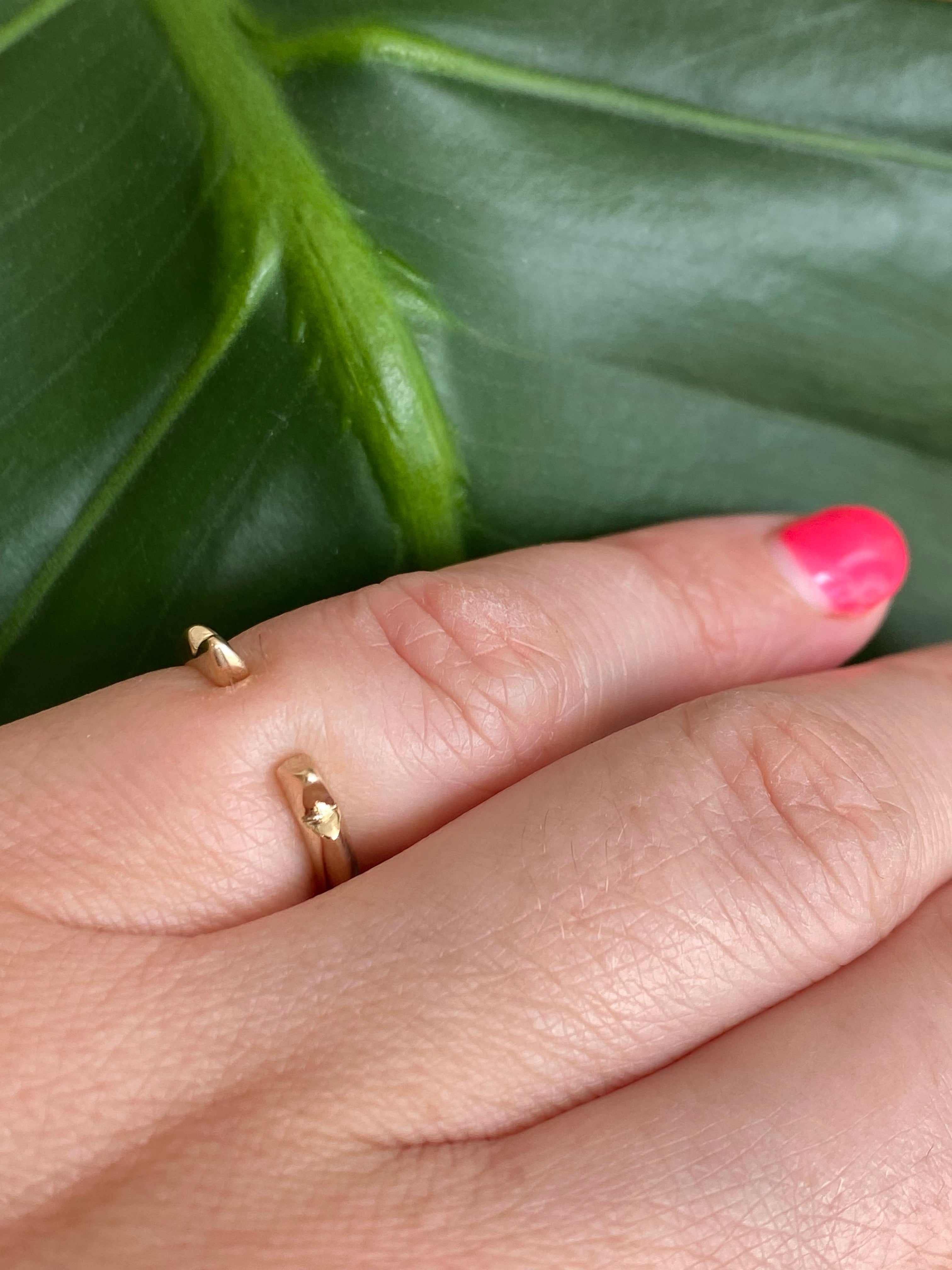 Elle Naz- Geometric Horn Ring