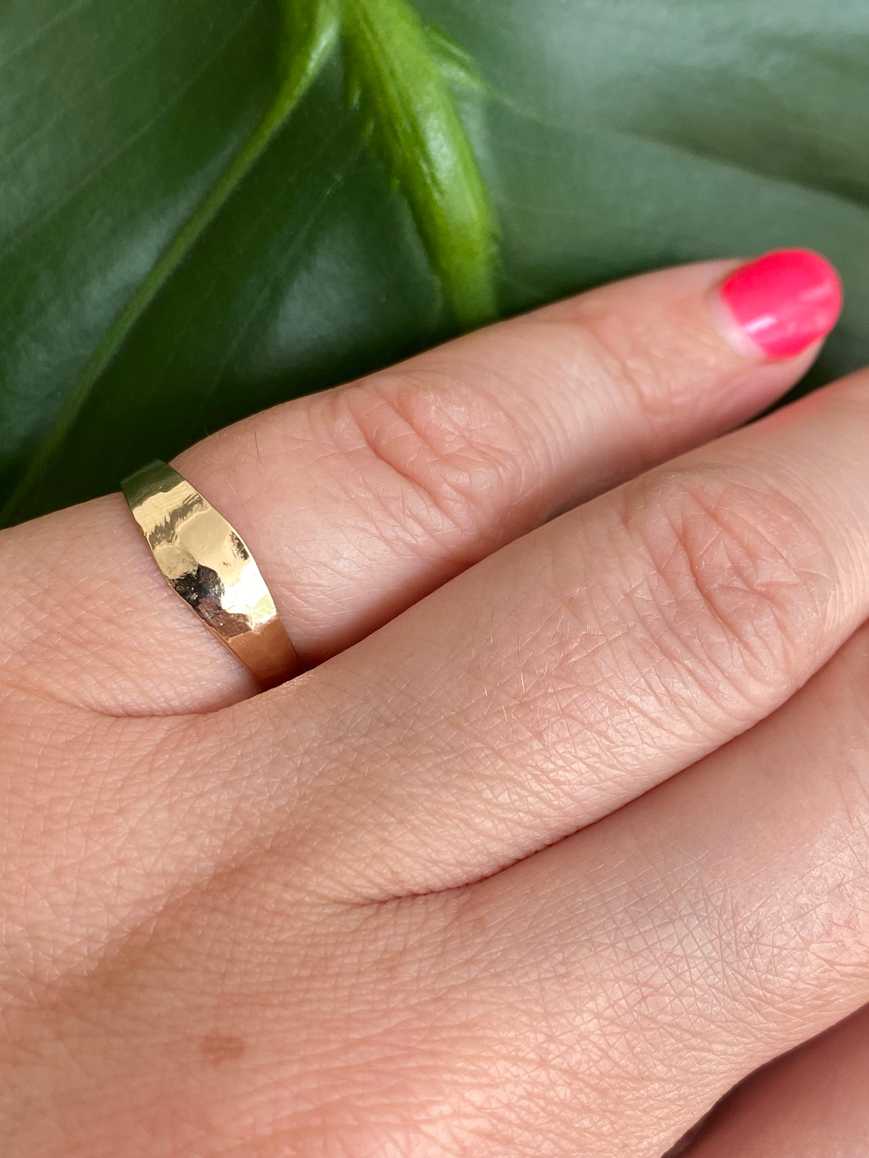 Elle Naz- Hammered Signet Ring