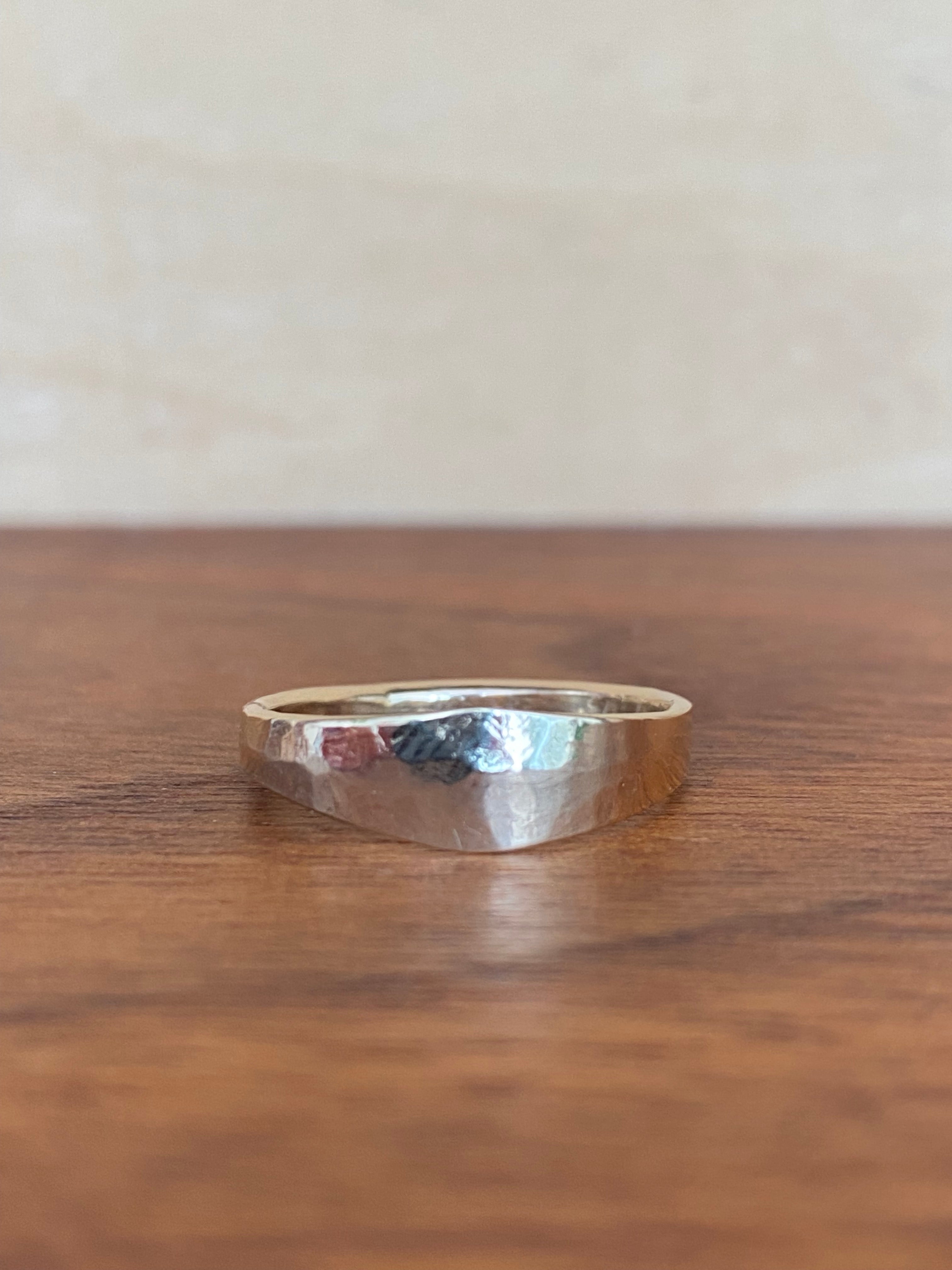 Elle Naz- Hammered Signet Ring