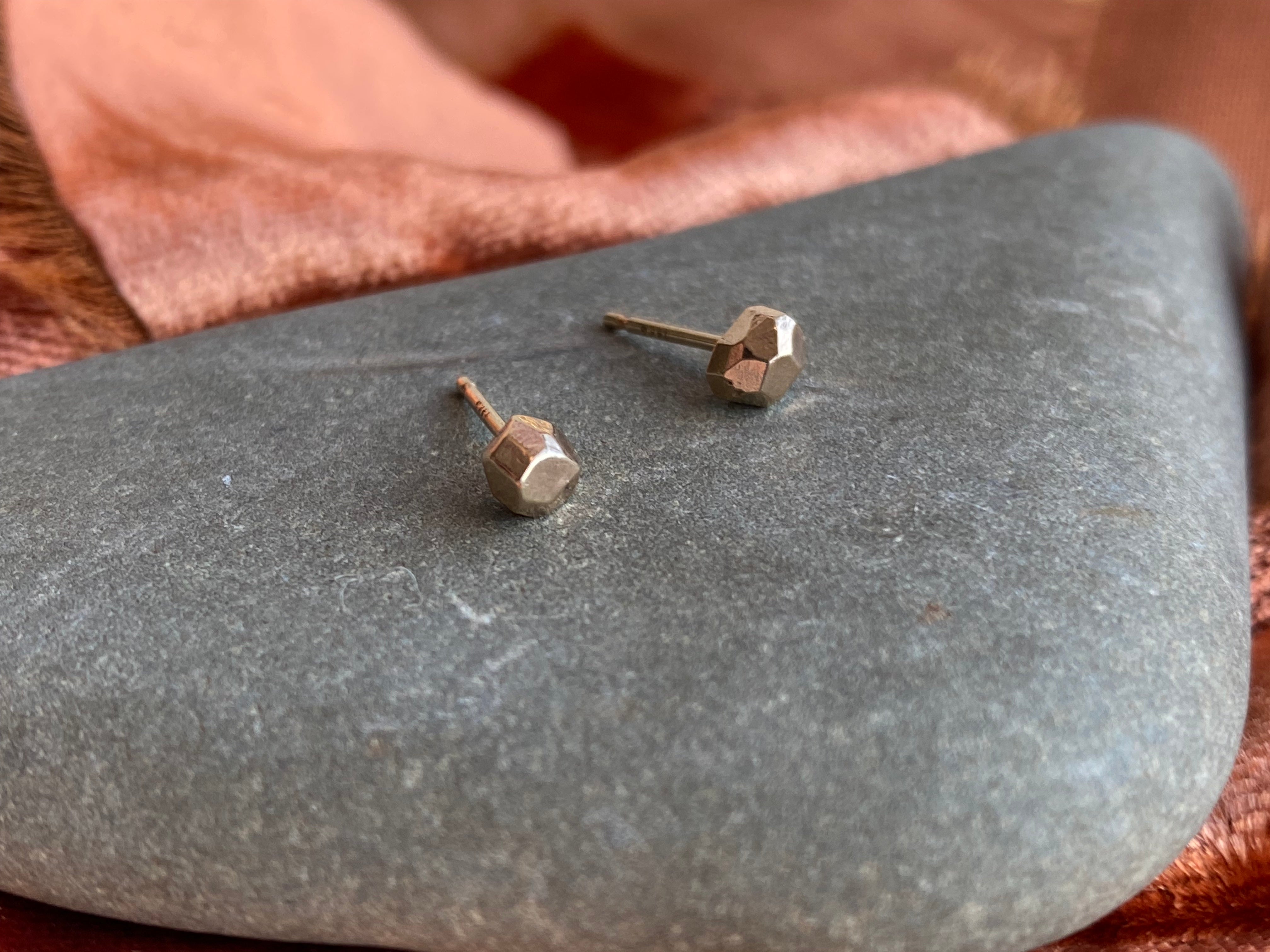 Elle Naz- Geometric Nugget Gold Stud Earrings