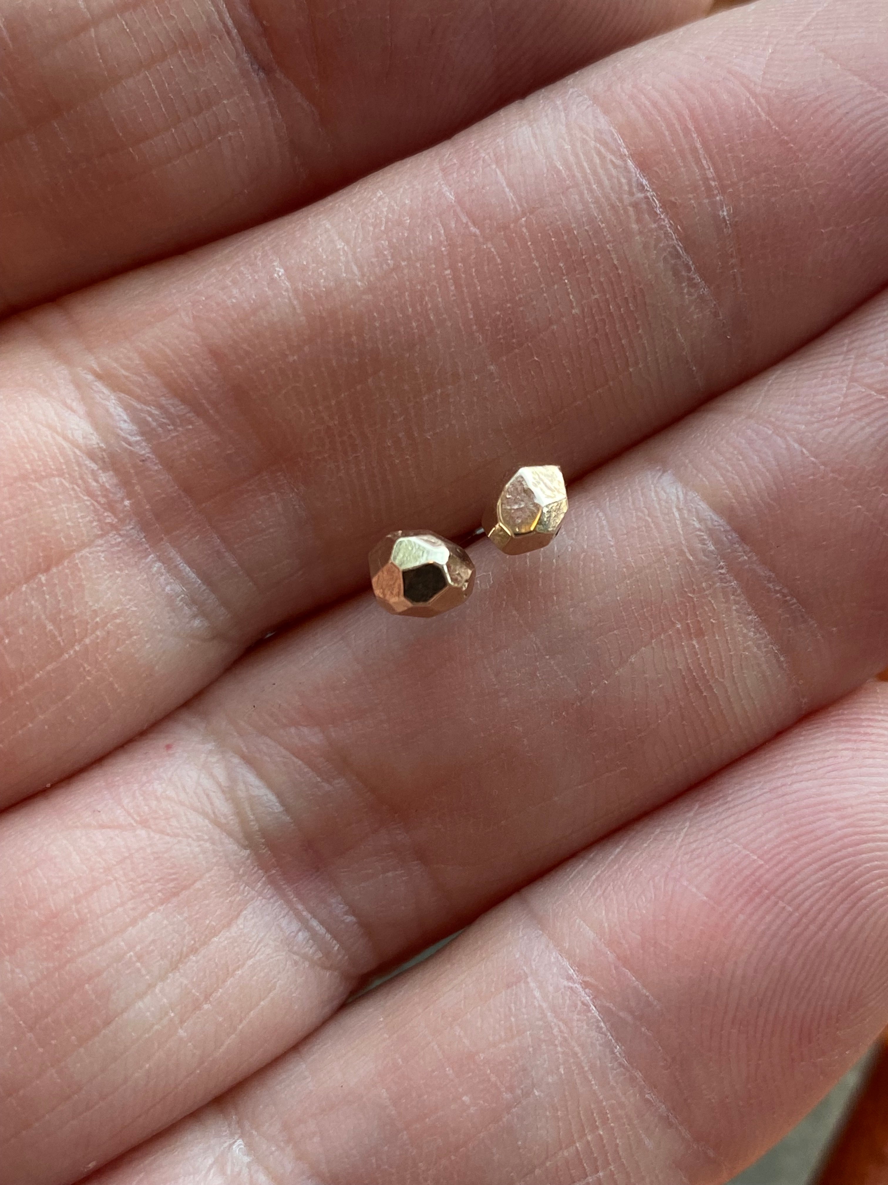 Elle Naz- Geometric Nugget Gold Stud Earrings