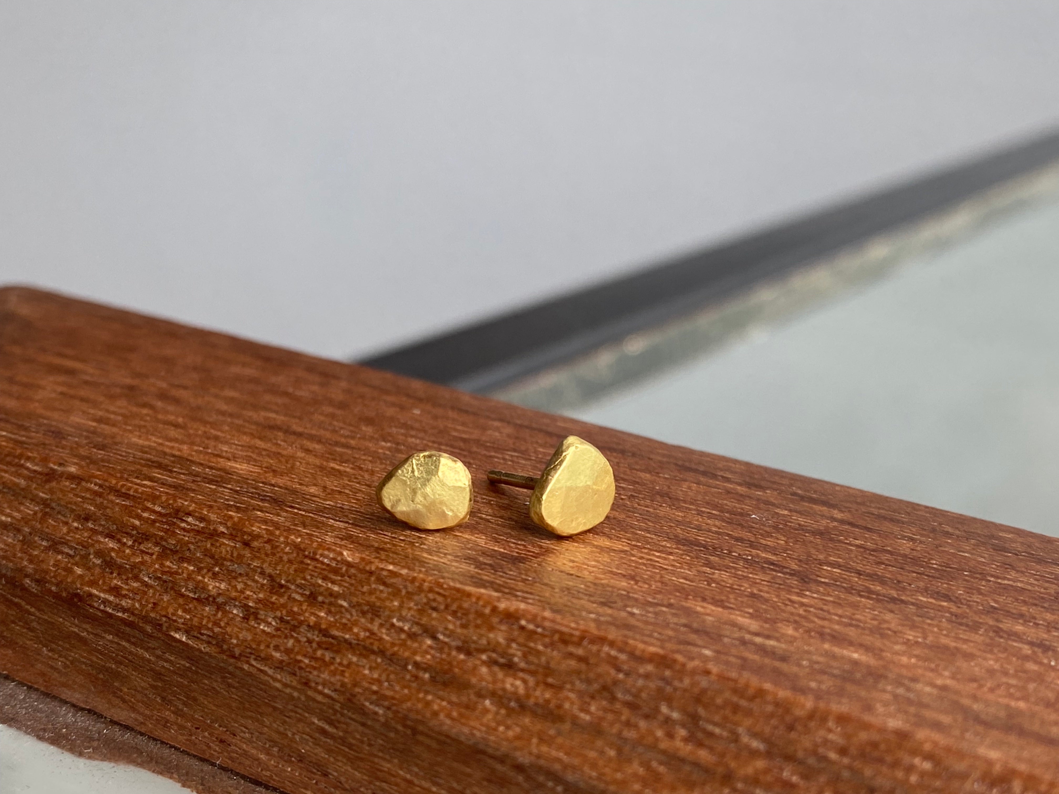 Siedra Loeffler- Platelet Stud Earring