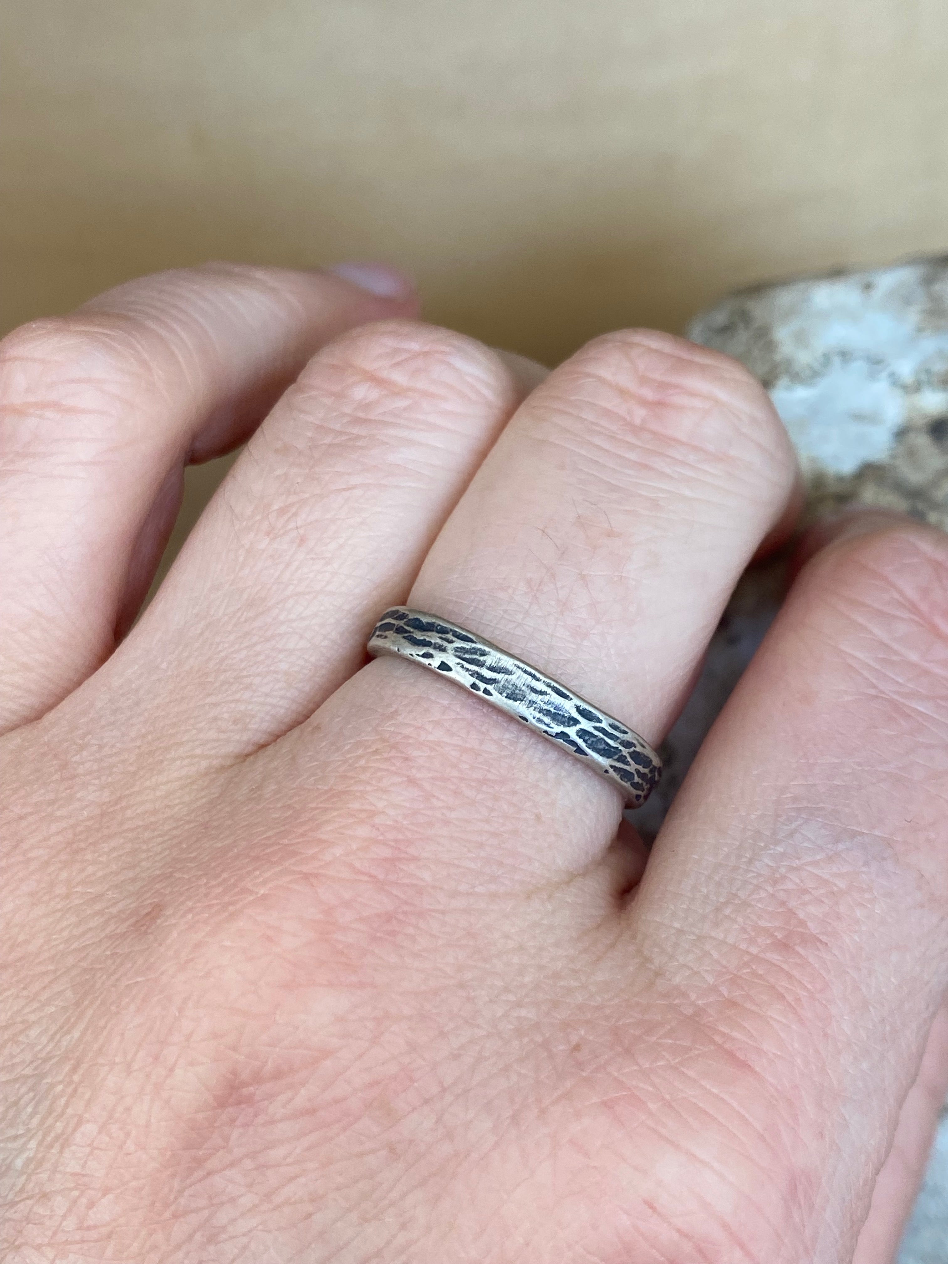 Betty Jäger- Hammered Square Band Rings