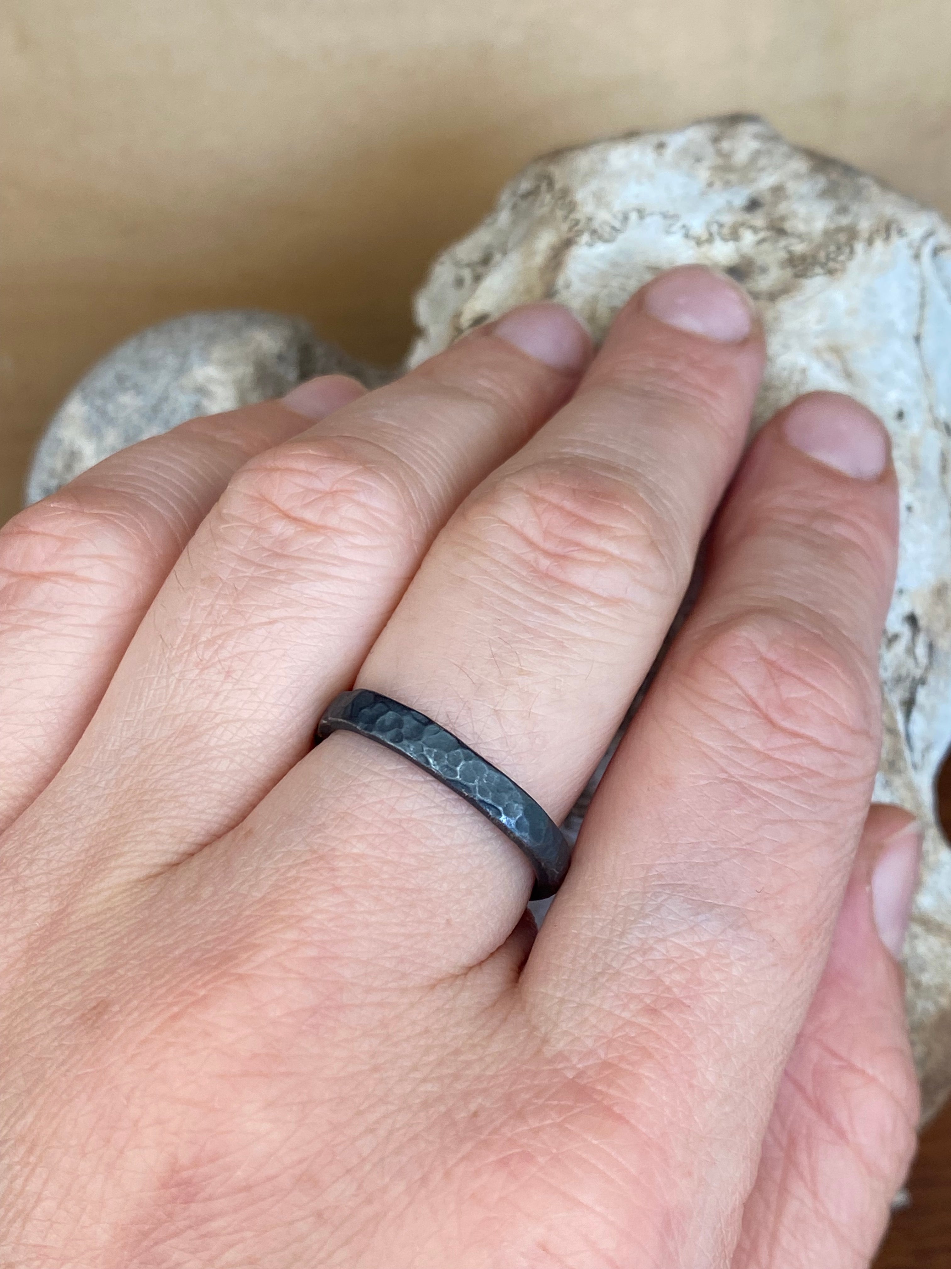 Betty Jäger- Hammered Square Band Rings