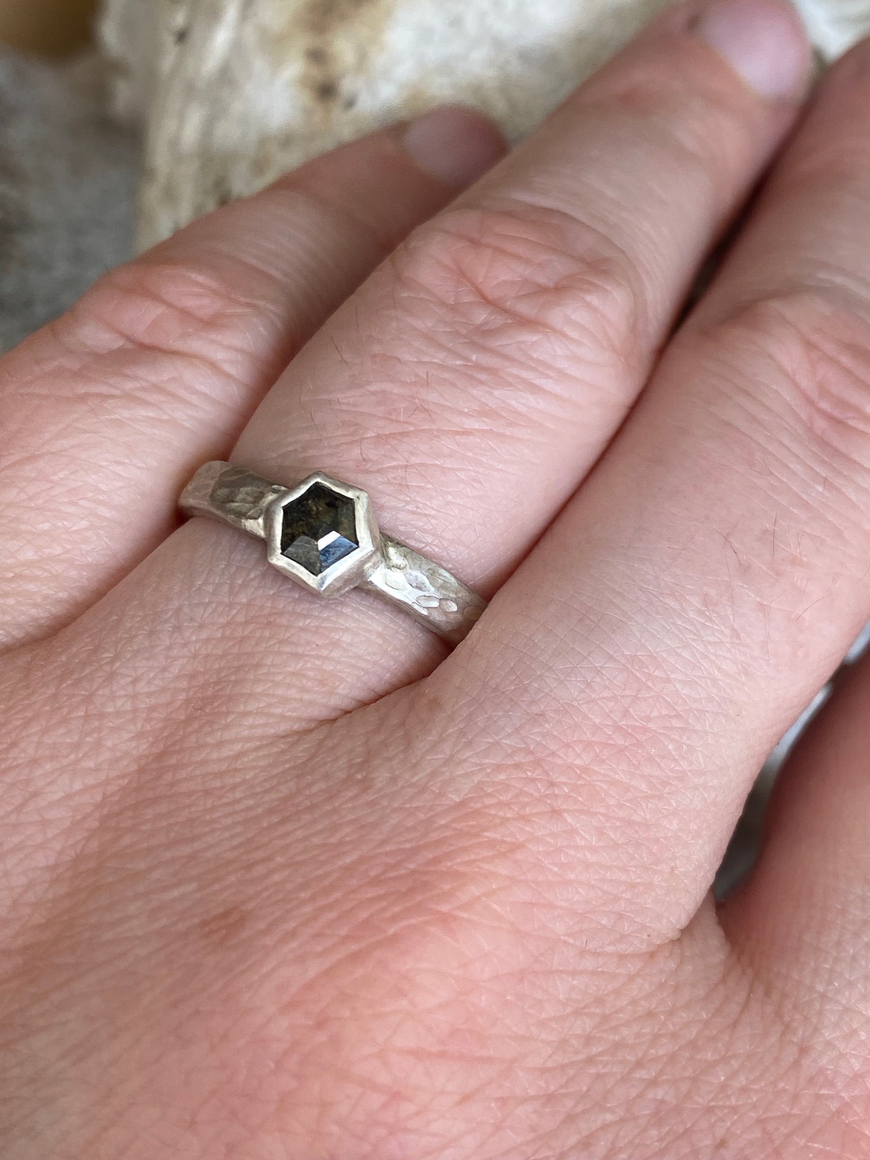 Betty Jäger- Hexagon Diamond Ring with Hammered Band