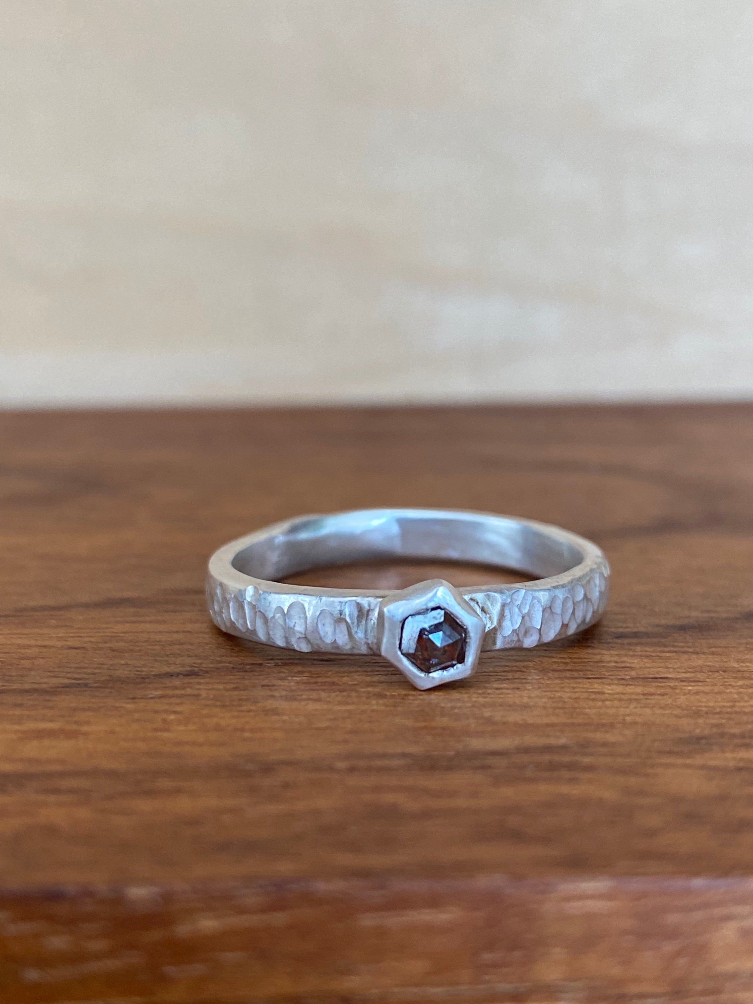 Betty Jäger- Petite Diamond Hexagon Ring