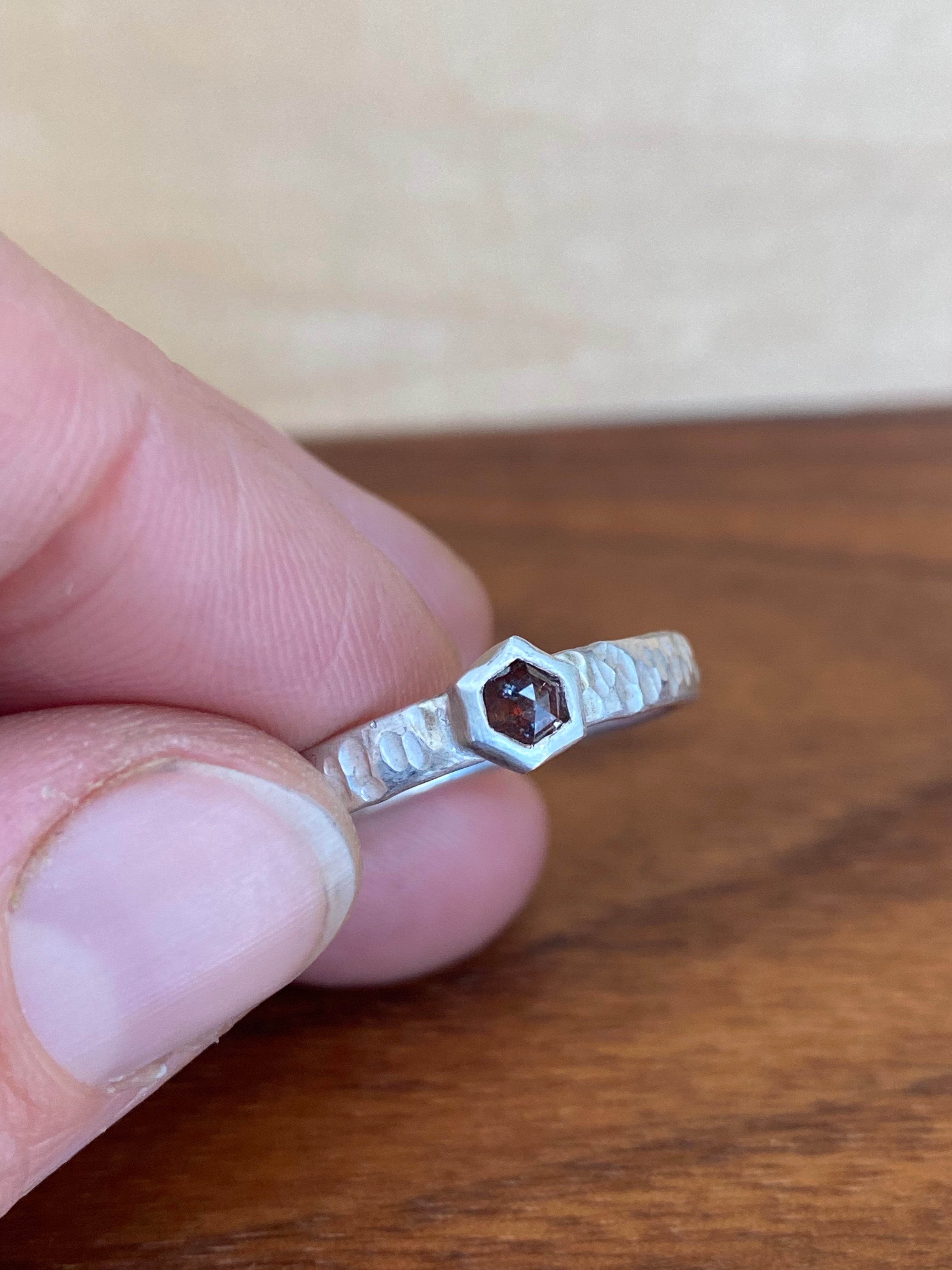 Betty Jäger- Petite Diamond Hexagon Ring