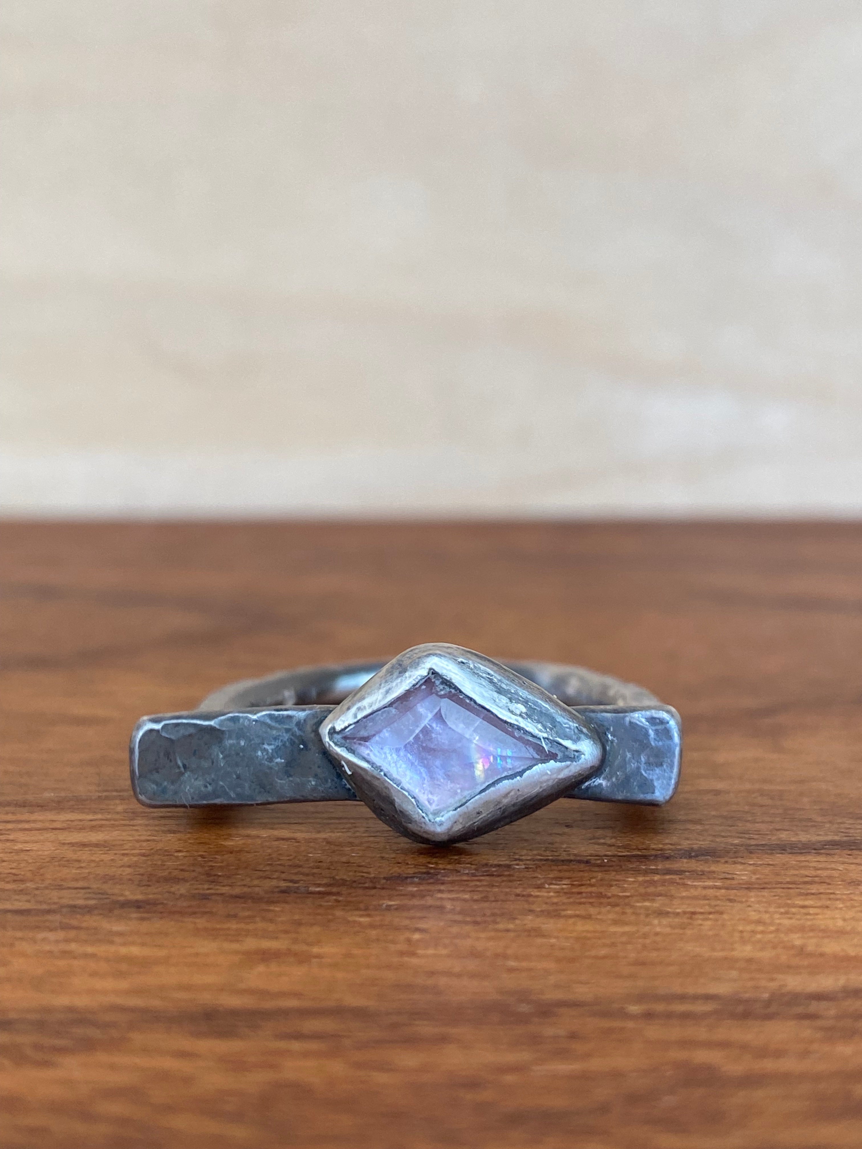 Betty Jäger- Spinel Kite Ring