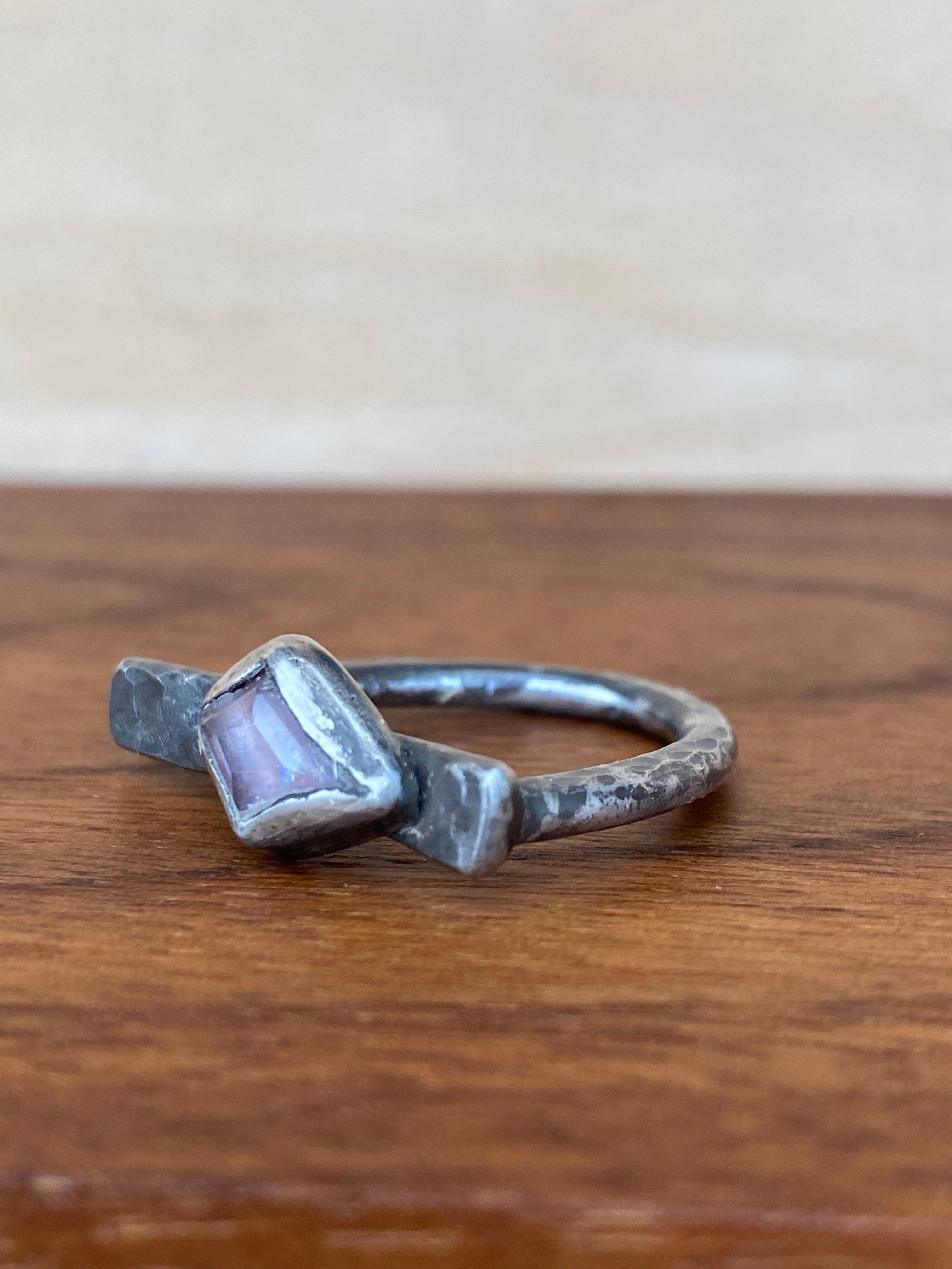 Betty Jäger- Spinel Kite Ring