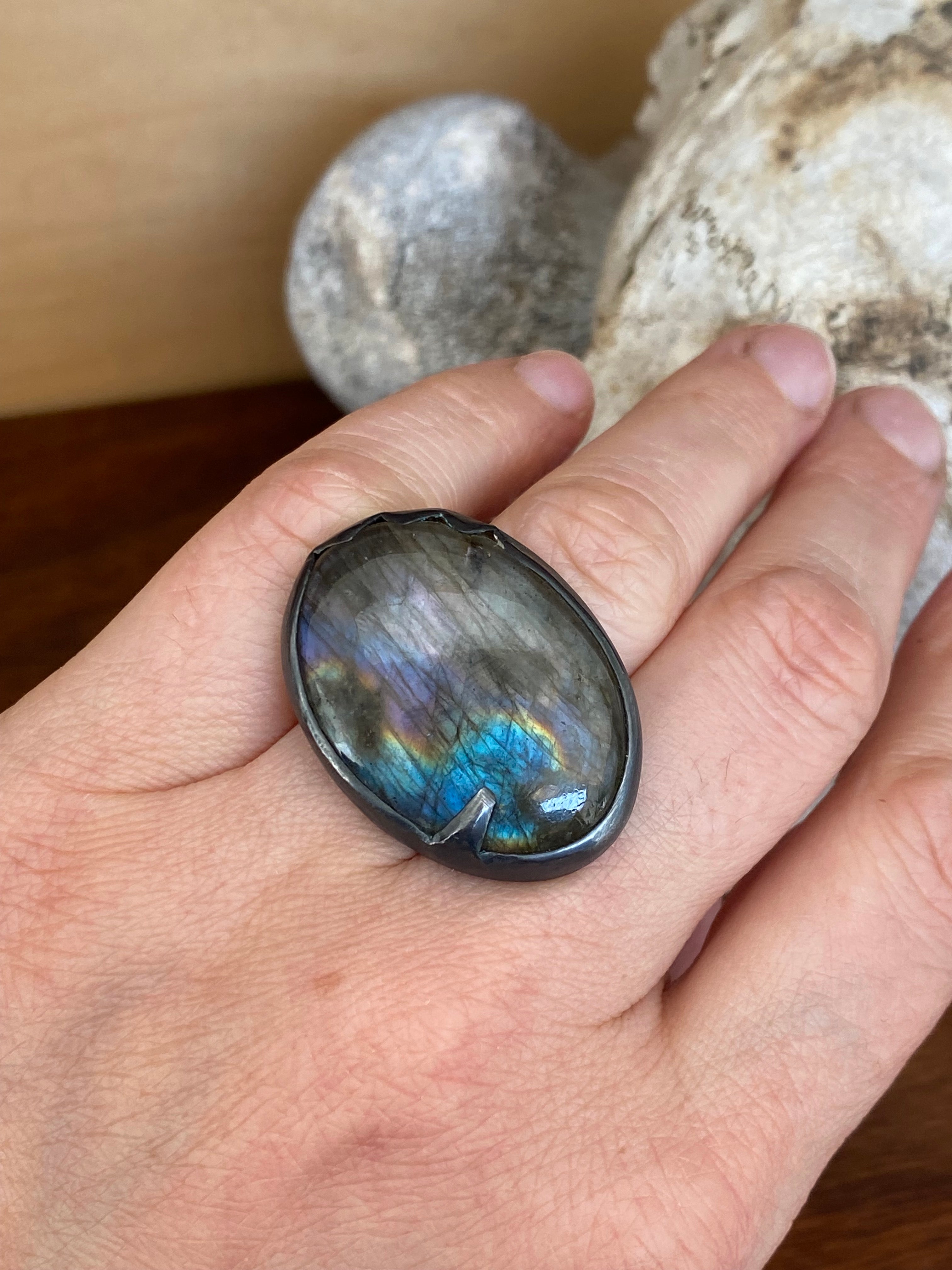 Betty Jäger- Oval Labordorite Ring with Double Bar Shank