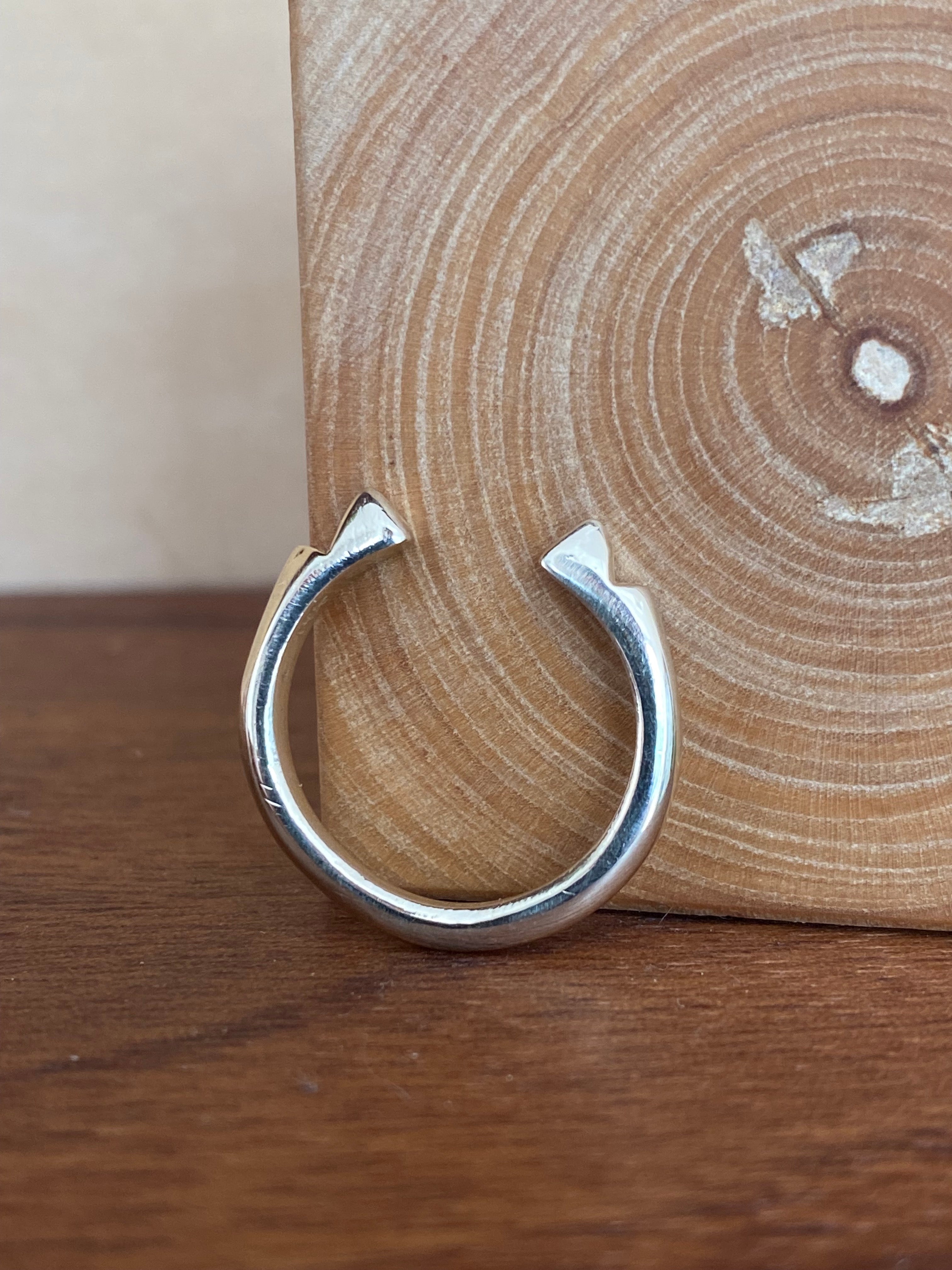 Elle Naz- Geometric Horn Ring