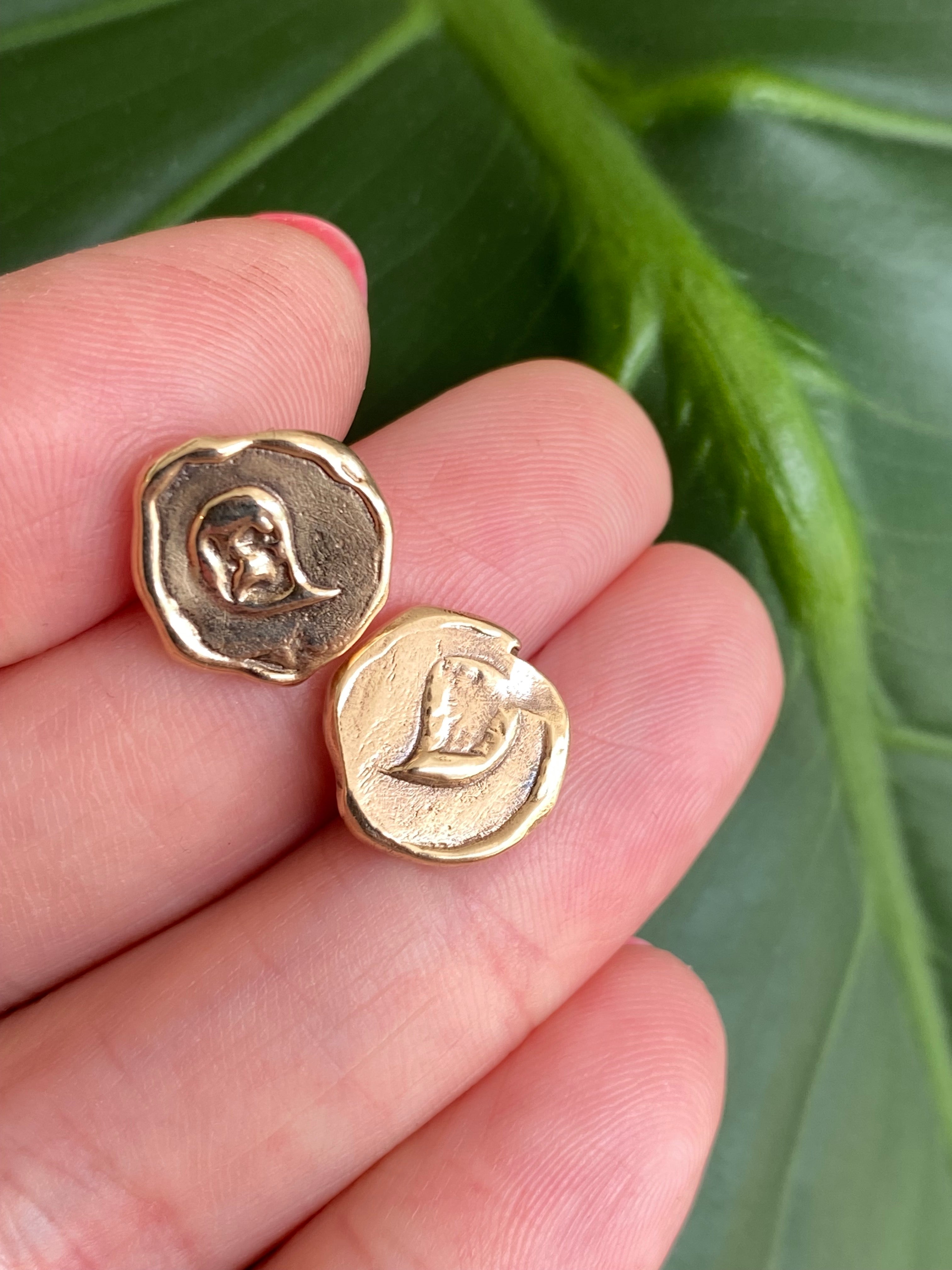 Elle Naz- Organic Gold Coin Stud Earring