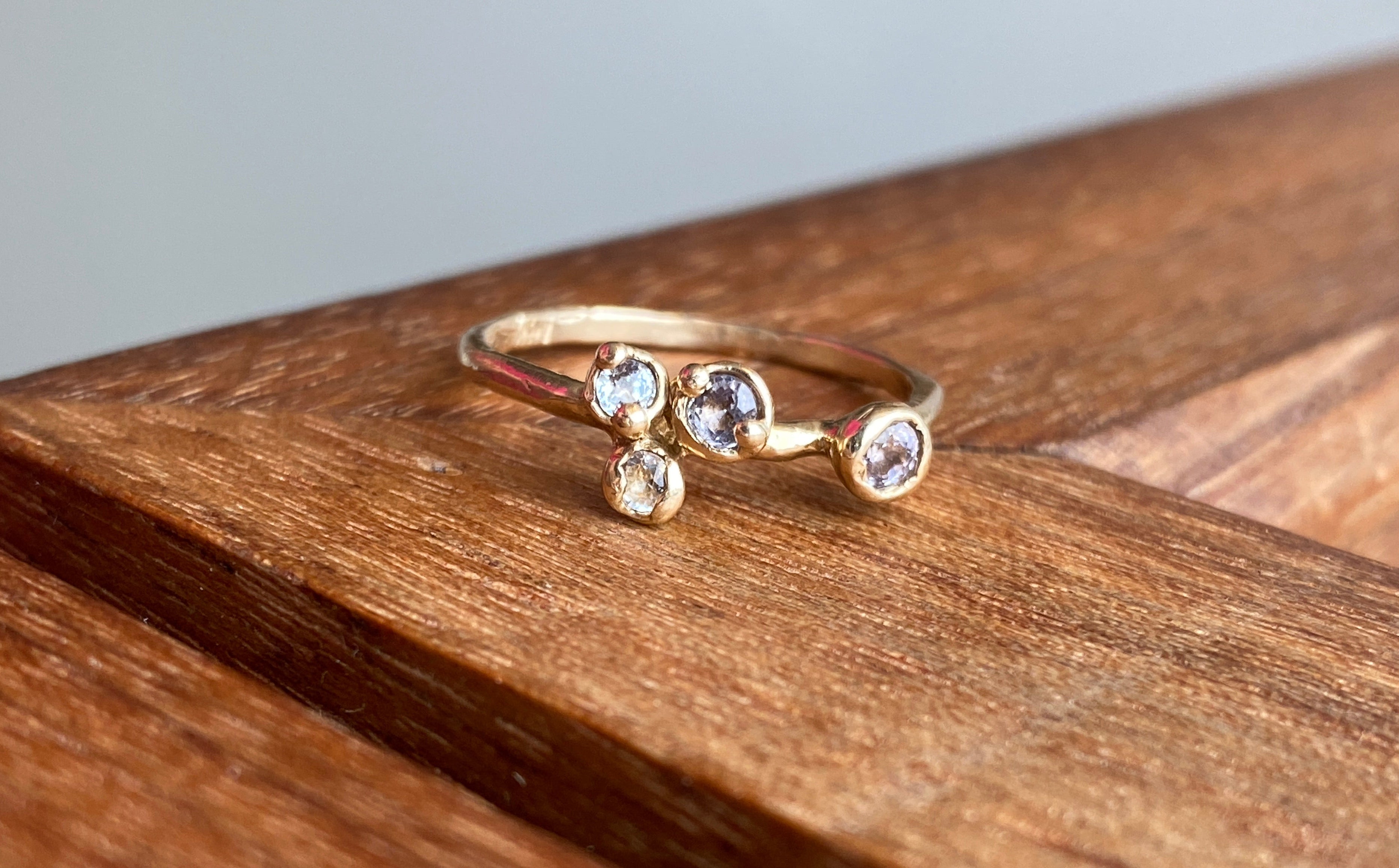 Elle Naz- Scattered Umba Sapphire Ring