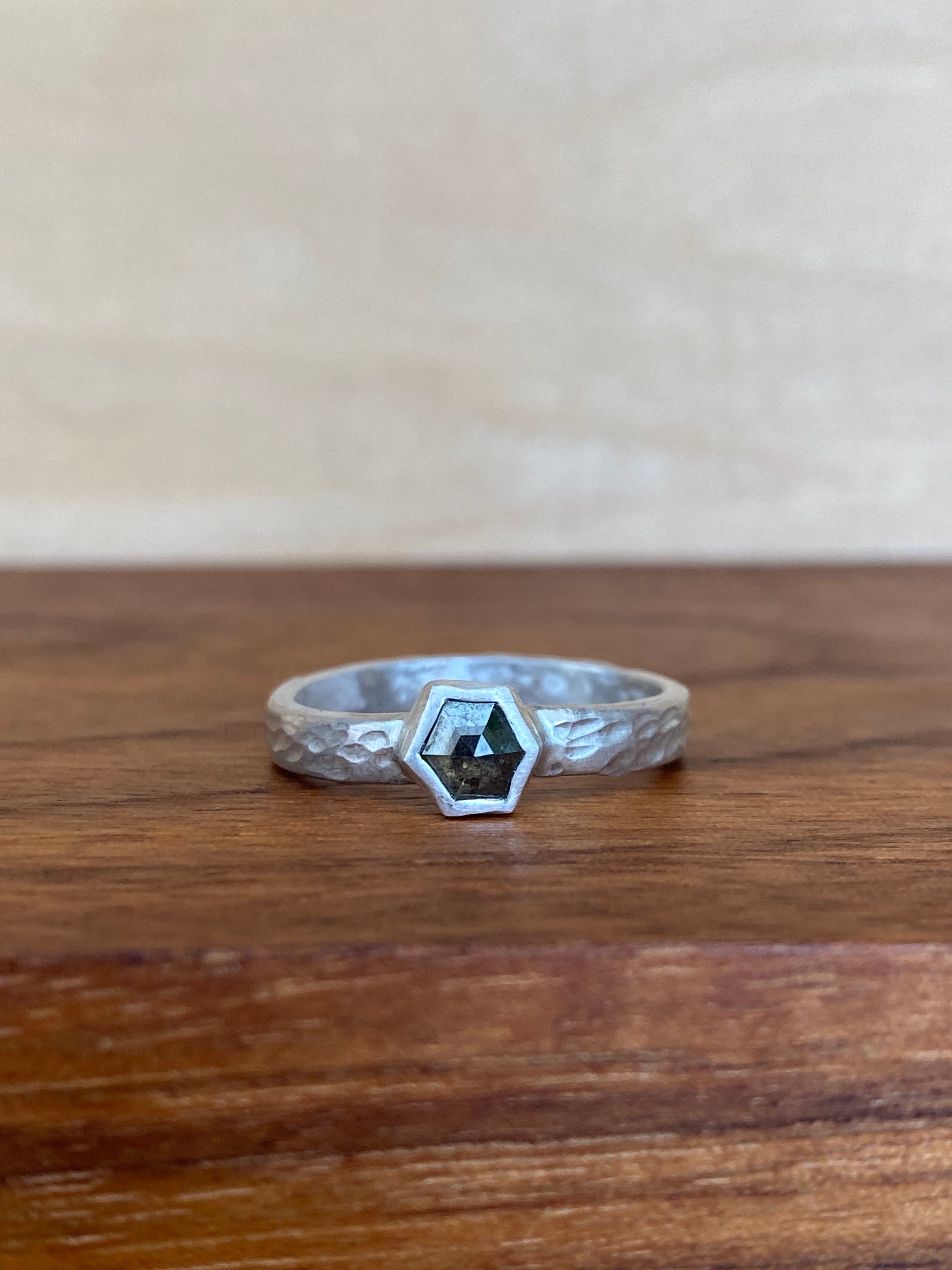Betty Jäger- Hexagon Diamond Ring with Hammered Band