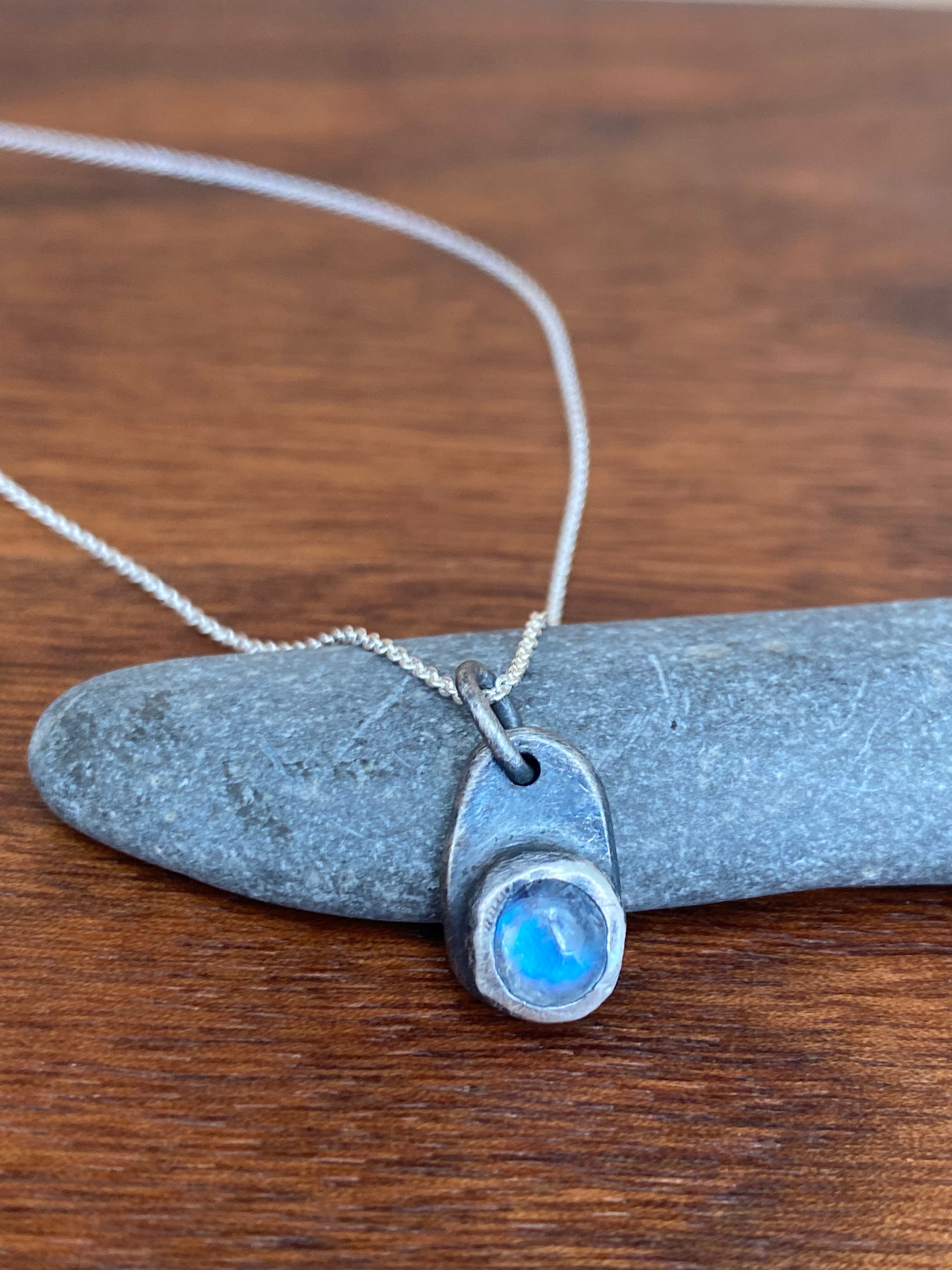 Betty Jäger- Petite Moonstone Necklace