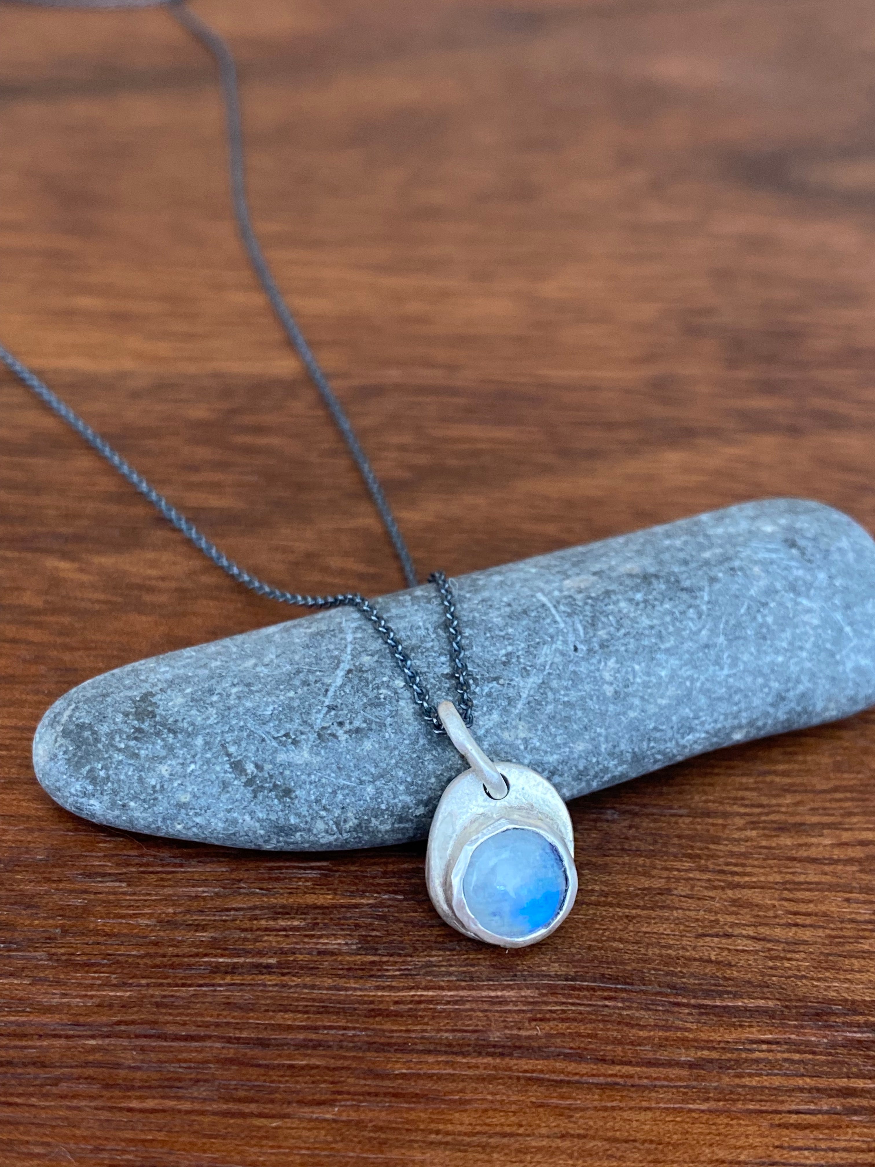 Betty Jäger- Petite Moonstone Necklace