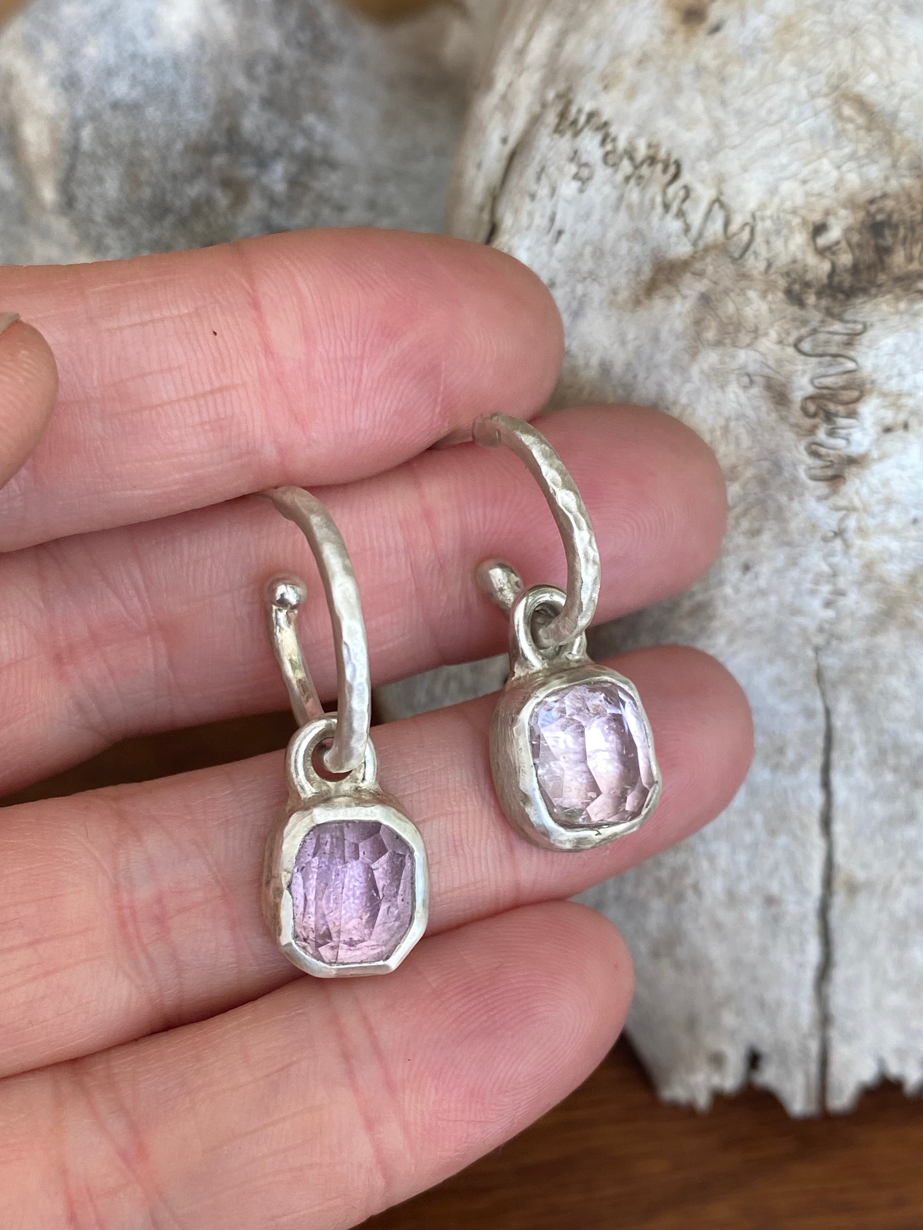 Betty Jäger- Kunzite Nugget Hoop Earrings