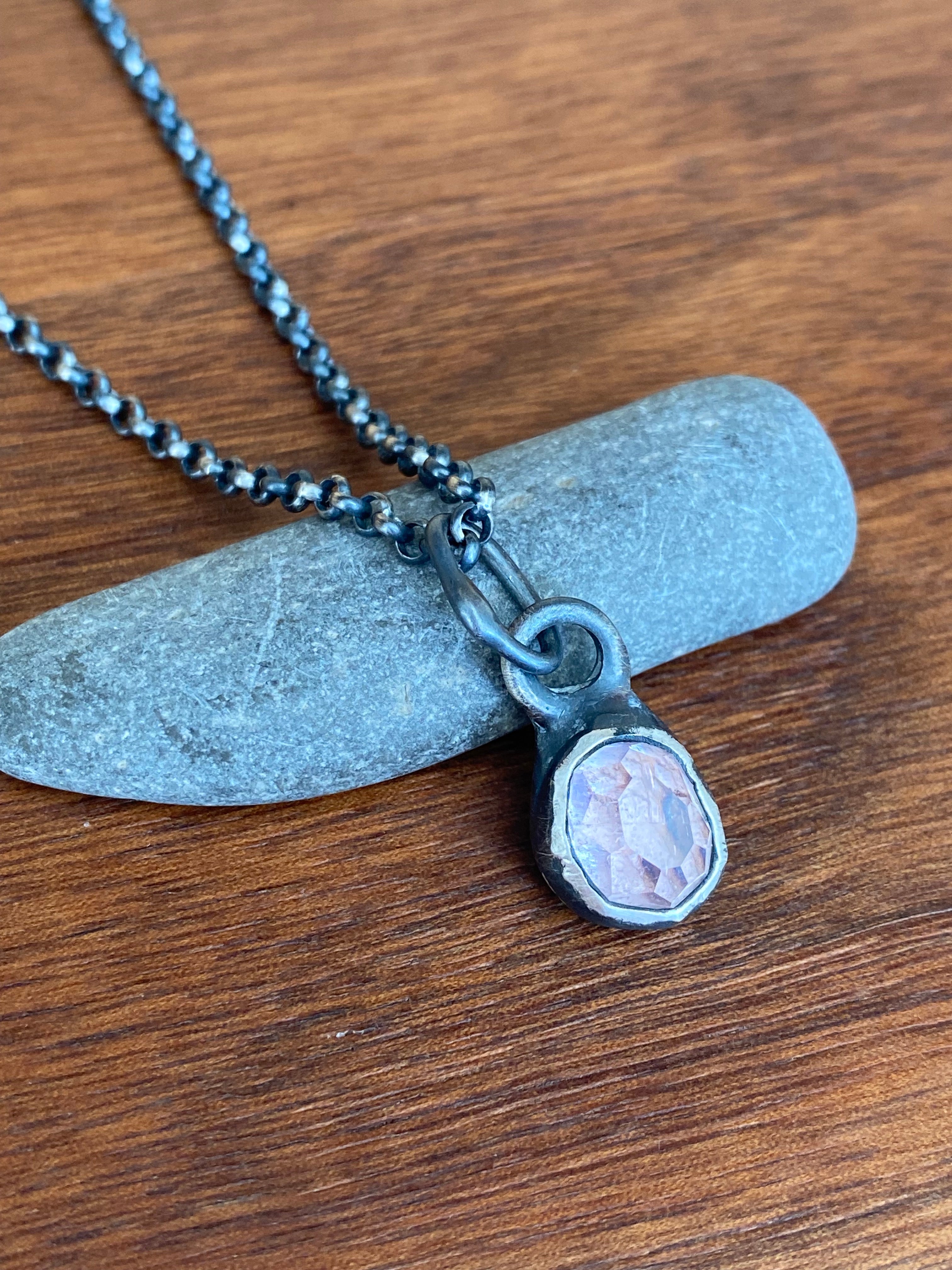 Betty Jäger- Kunzite Nugget Necklace with Oxidized Chain
