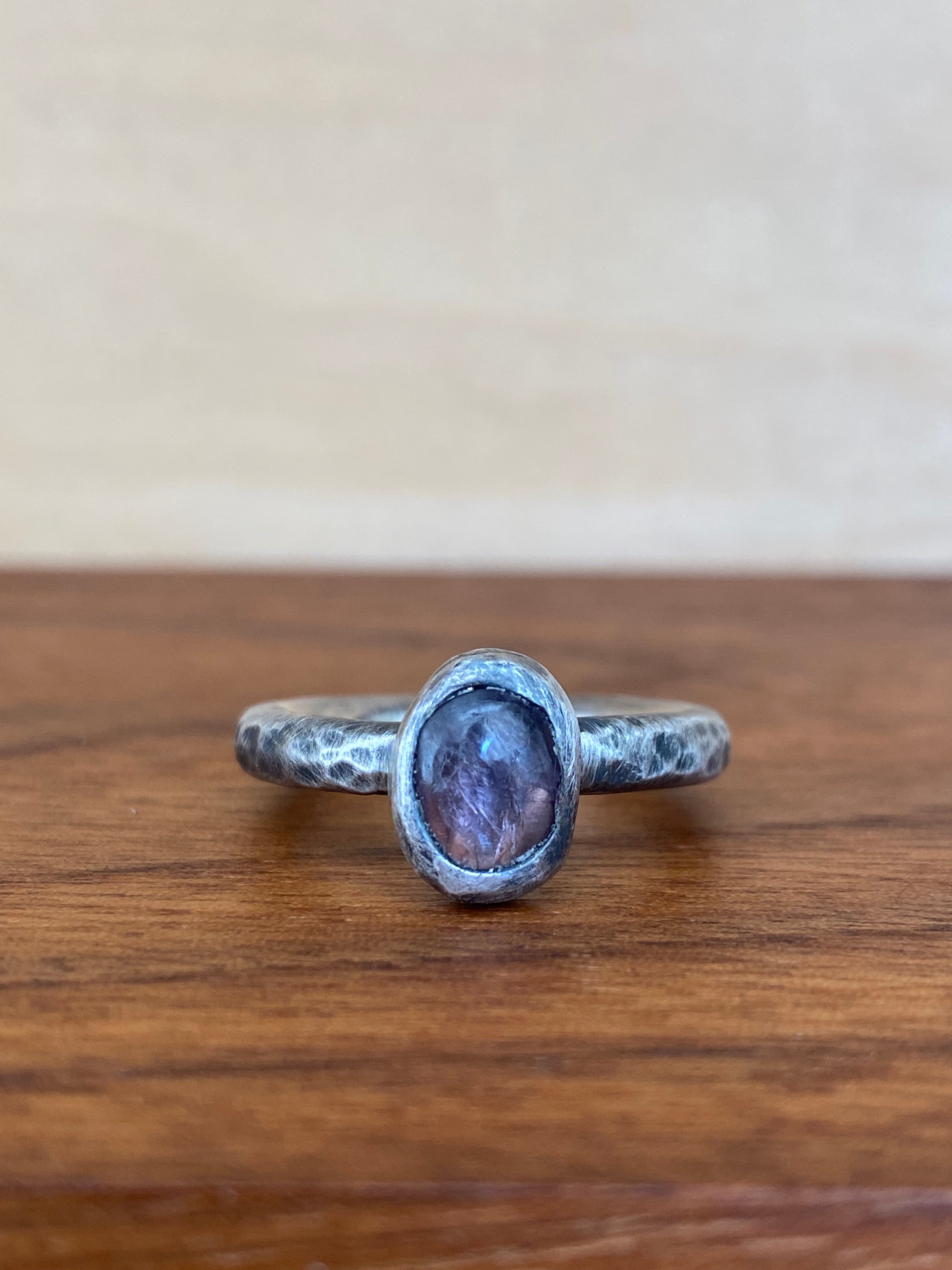 Betty Jäger- Spinel Cabochon Ring on Thick Hammered Band