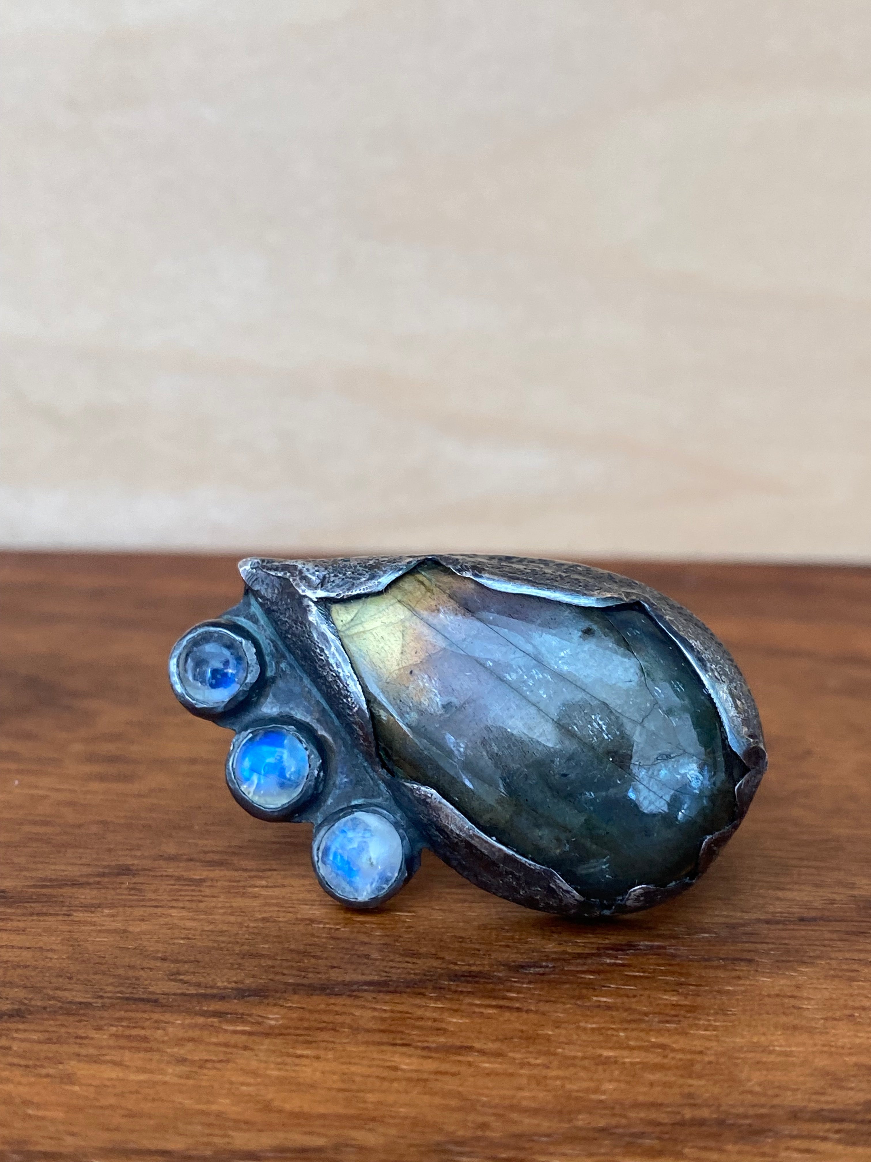 Betty Jäger - Tear Drop Labordorite Ring with Three Moonstones